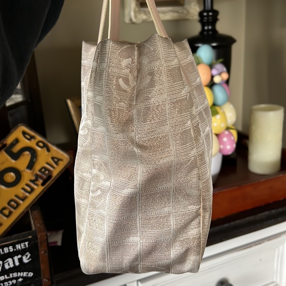 Authentic CHANEL TRAVEL LINE Tote - Picture 5 of 17